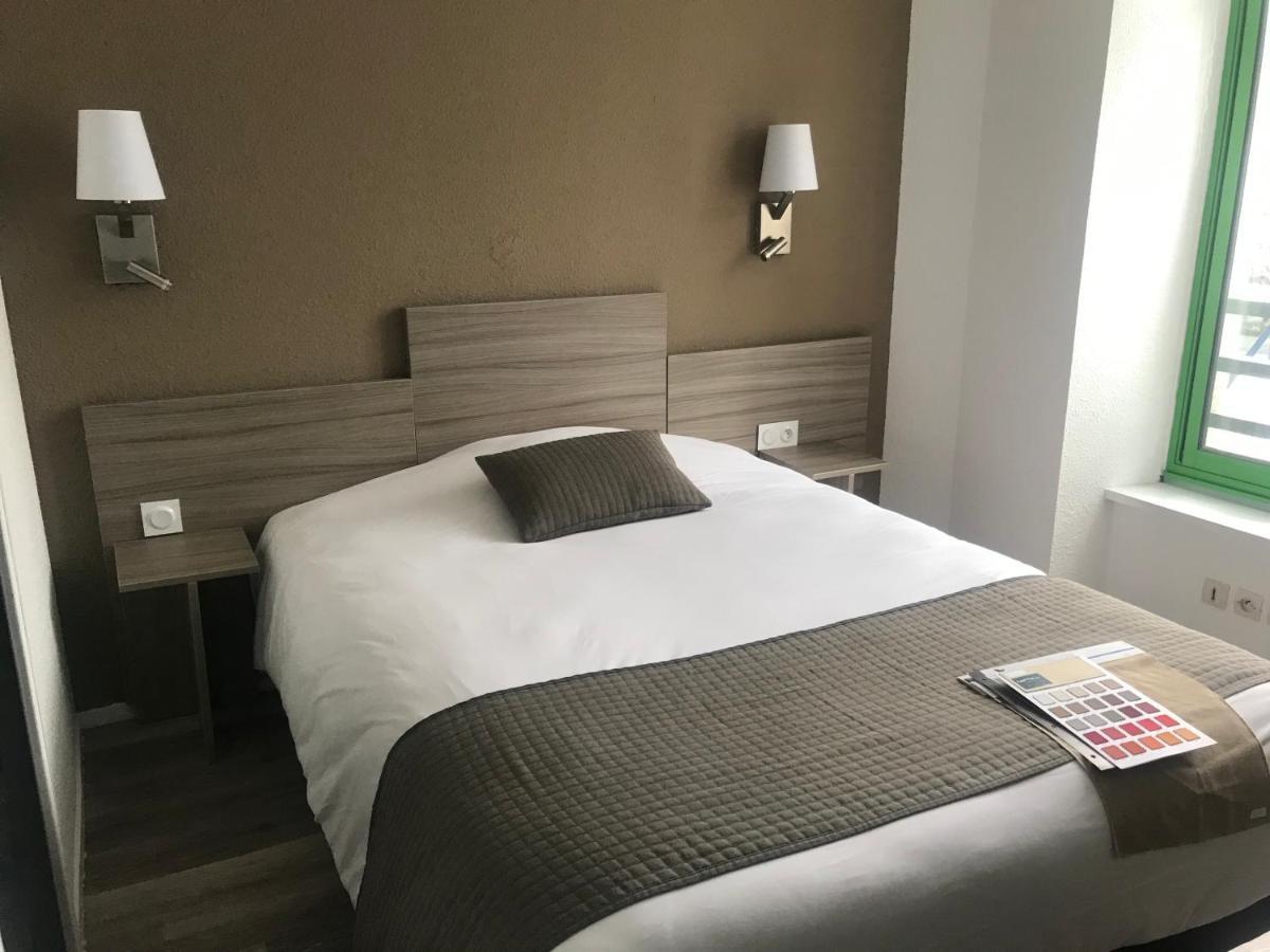 Contact Hotel Du Champ De Mars De แซงต์-บรีเออ ภายนอก รูปภาพ