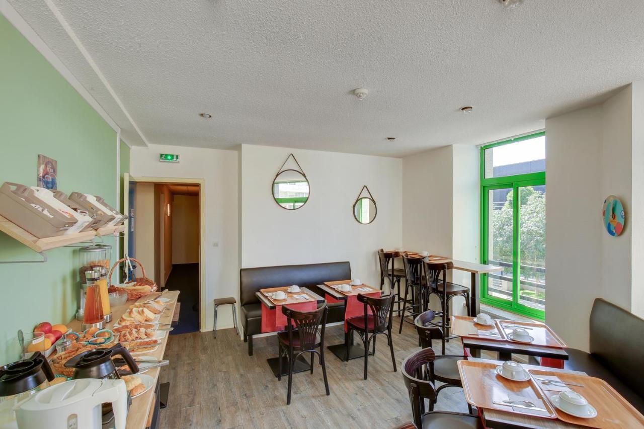 Contact Hotel Du Champ De Mars De แซงต์-บรีเออ ภายนอก รูปภาพ