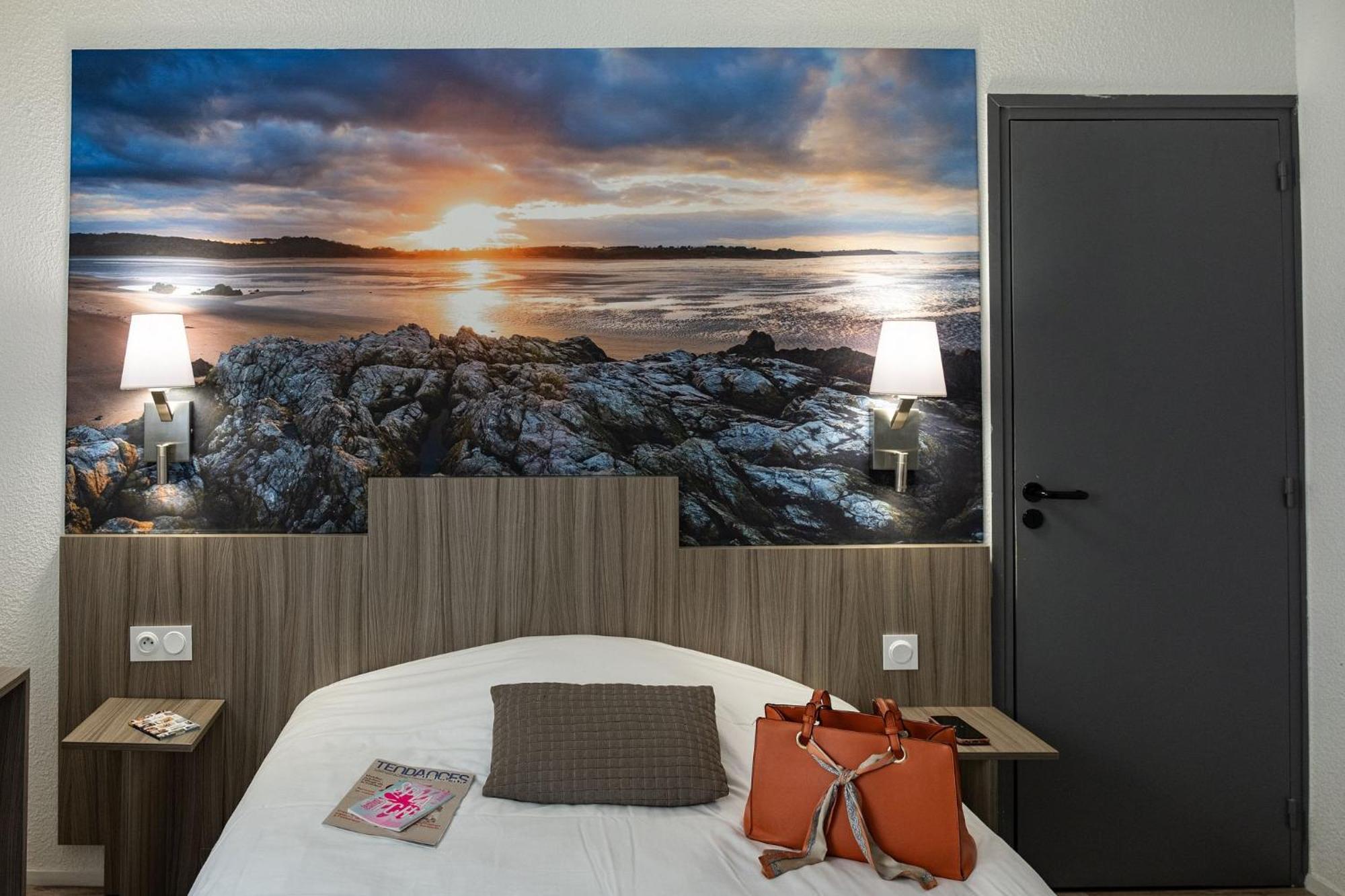 Contact Hotel Du Champ De Mars De แซงต์-บรีเออ ภายนอก รูปภาพ