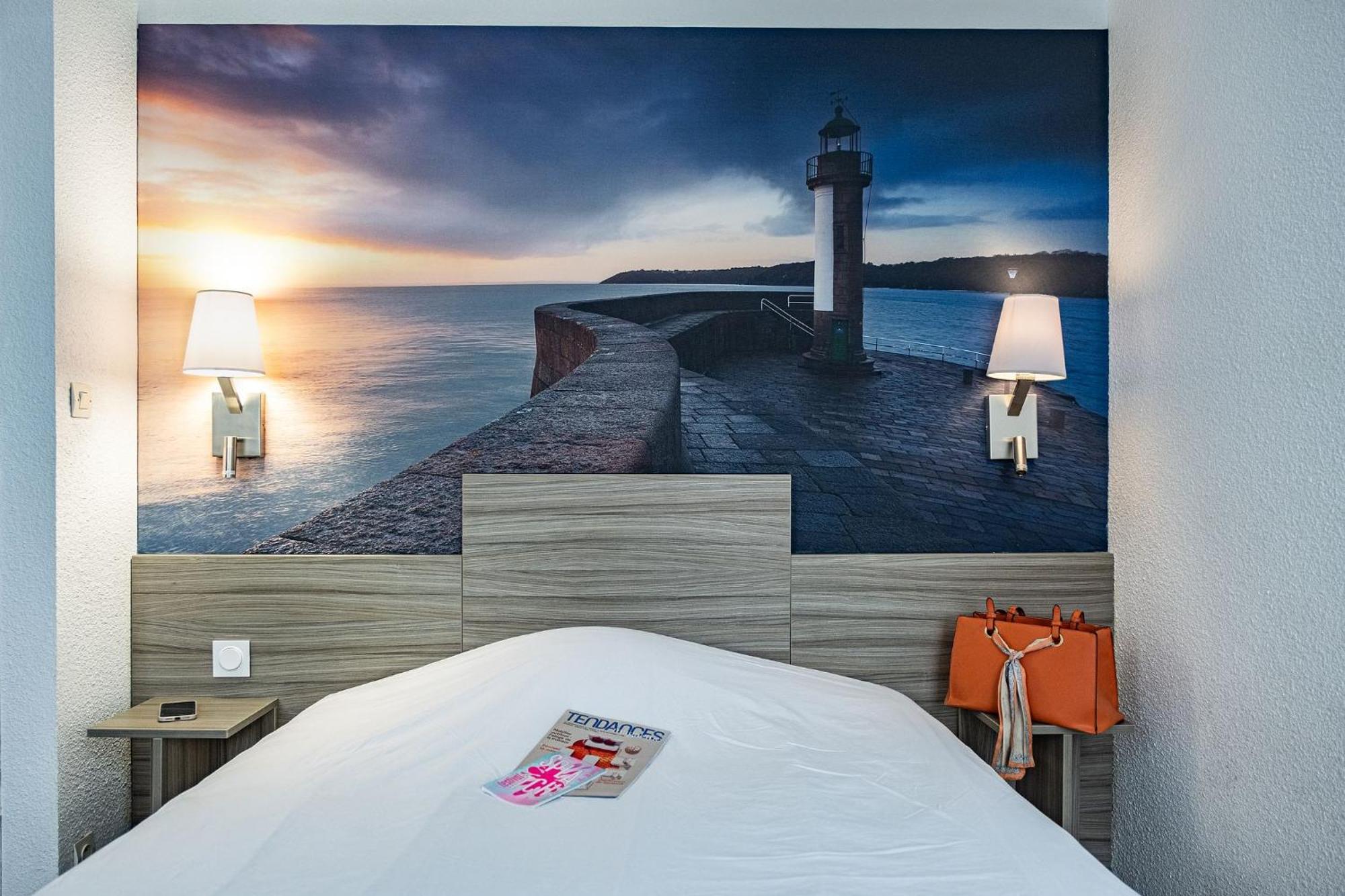 Contact Hotel Du Champ De Mars De แซงต์-บรีเออ ภายนอก รูปภาพ