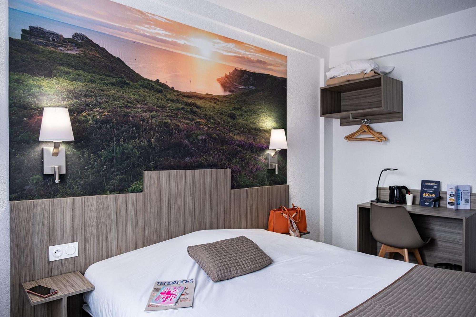 Contact Hotel Du Champ De Mars De แซงต์-บรีเออ ภายนอก รูปภาพ