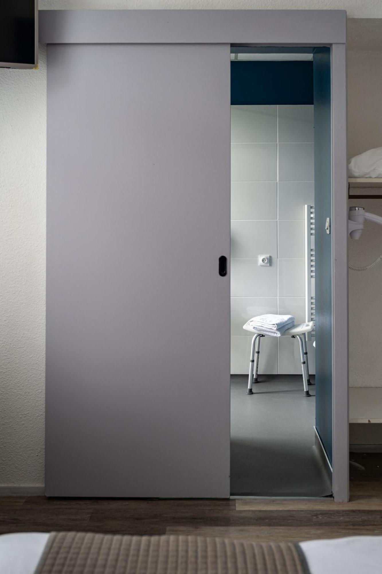 Contact Hotel Du Champ De Mars De แซงต์-บรีเออ ภายนอก รูปภาพ