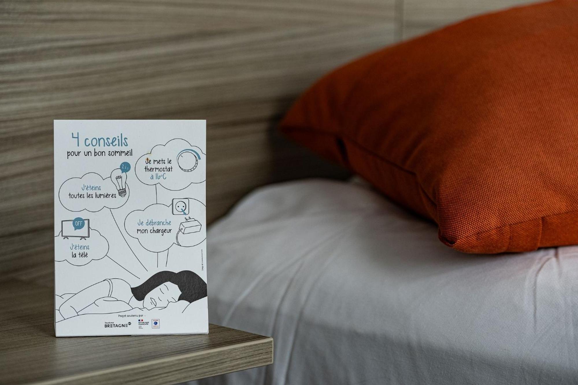 Contact Hotel Du Champ De Mars De แซงต์-บรีเออ ภายนอก รูปภาพ