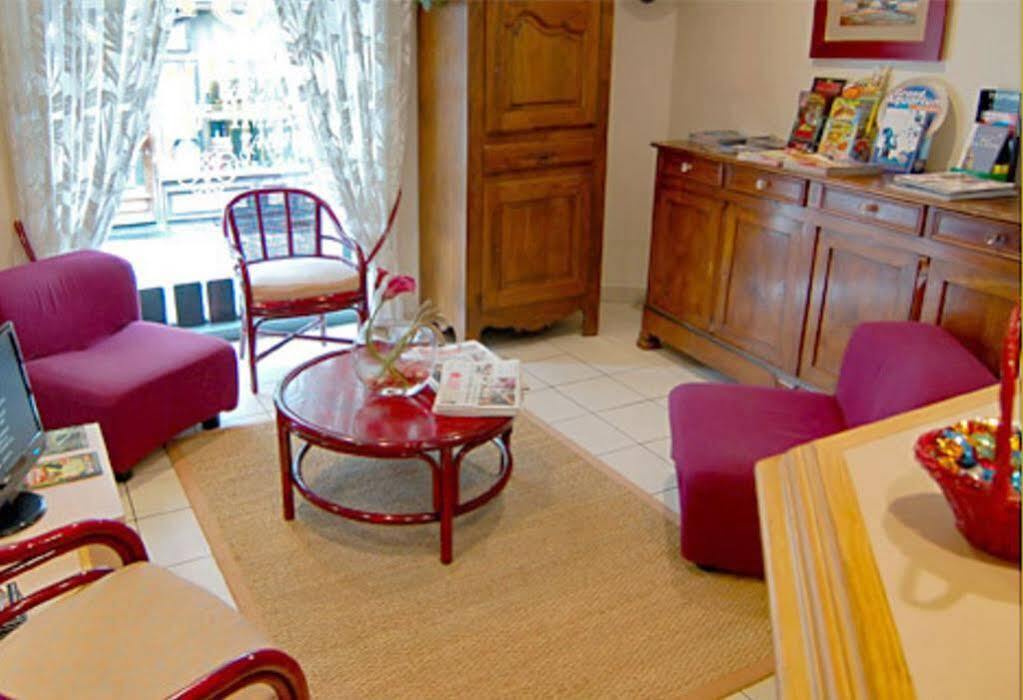 Contact Hotel Du Champ De Mars De แซงต์-บรีเออ ภายนอก รูปภาพ